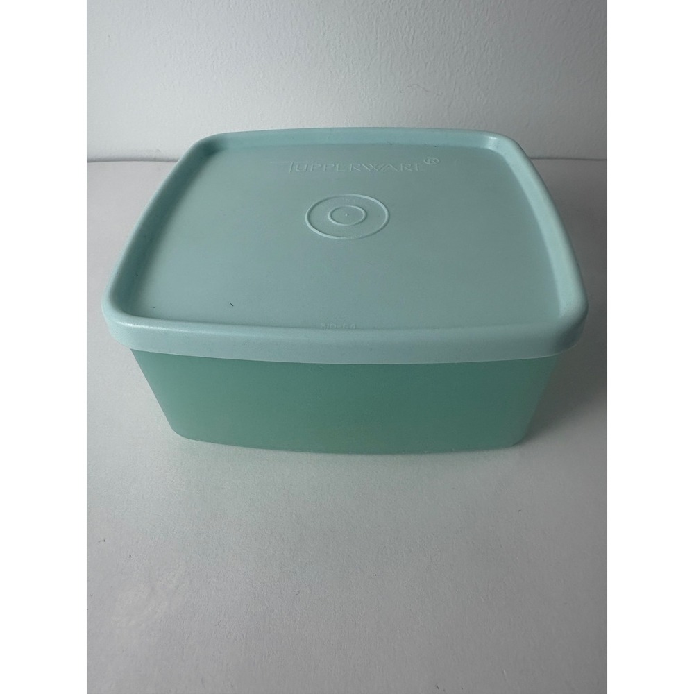 Vintage Tupperware Pastel Green Storage Container 311-4‎ W/ Clear Lid 310-39 5"